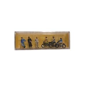 Preiser HO Scale 84 Bicyclists and Pedestrians 6 Figures Vintage Made in Germany